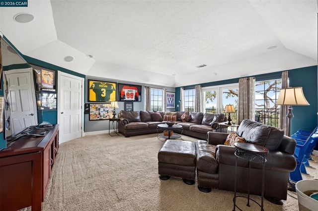 715 Castle Rock Rd, Walnut Creek, CA 94598