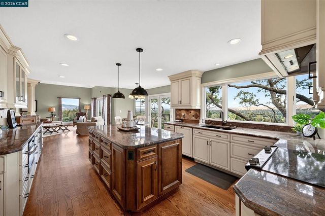 715 Castle Rock Rd, Walnut Creek, CA 94598