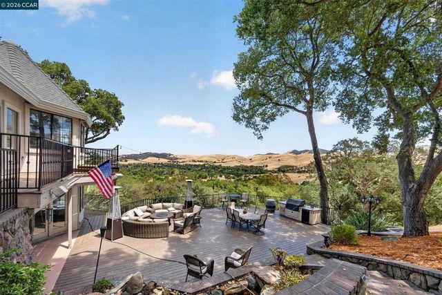 715 Castle Rock Rd, Walnut Creek, CA 94598