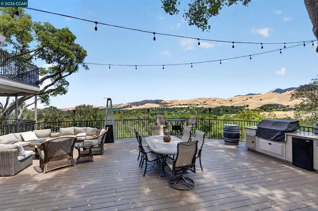 715 Castle Rock Rd, Walnut Creek, CA 94598