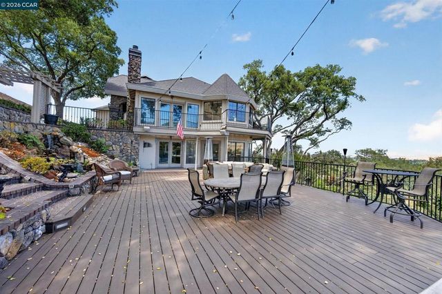 715 Castle Rock Rd, Walnut Creek, CA 94598