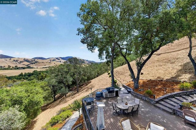 715 Castle Rock Rd, Walnut Creek, CA 94598