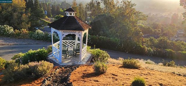 715 Castle Rock Rd, Walnut Creek, CA 94598