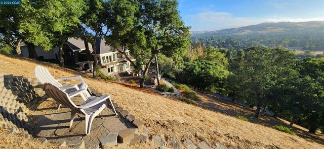 715 Castle Rock Rd, Walnut Creek, CA 94598