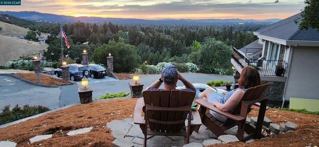 715 Castle Rock Rd, Walnut Creek, CA 94598