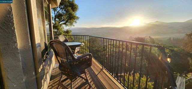 715 Castle Rock Rd, Walnut Creek, CA 94598
