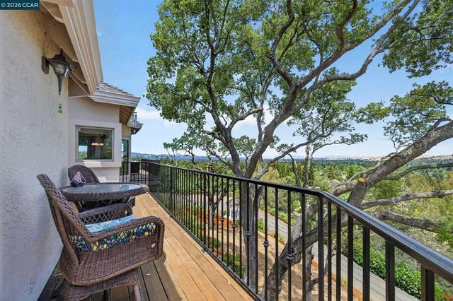 715 Castle Rock Rd, Walnut Creek, CA 94598