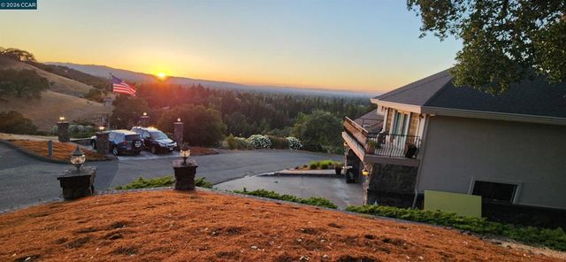 715 Castle Rock Rd, Walnut Creek, CA 94598