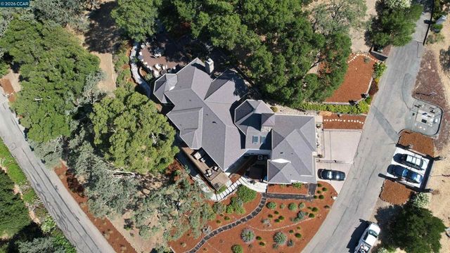 715 Castle Rock Rd, Walnut Creek, CA 94598