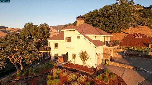 715 Castle Rock Rd, Walnut Creek, CA 94598