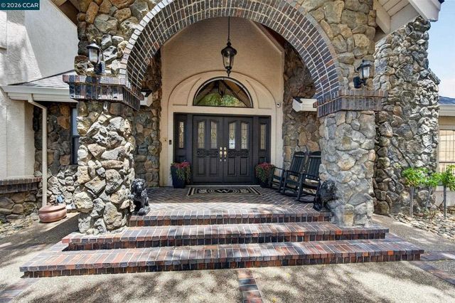715 Castle Rock Rd, Walnut Creek, CA 94598