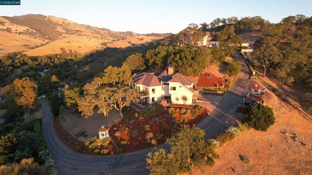 715 Castle Rock Rd, Walnut Creek, CA 94598