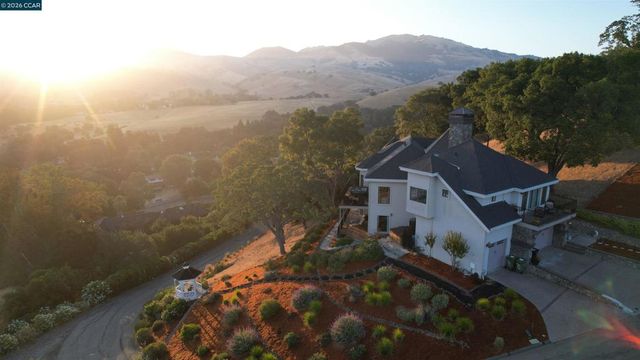 715 Castle Rock Rd, Walnut Creek, CA 94598