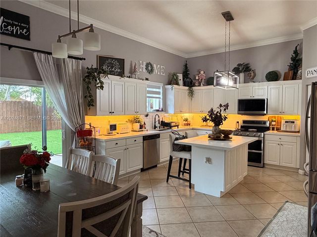 2116 NE 38th Rd 2116, Homestead, FL 33033
