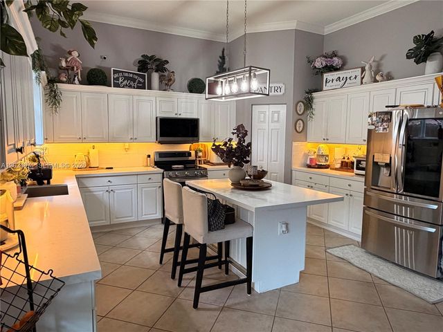 2116 NE 38th Rd 2116, Homestead, FL 33033