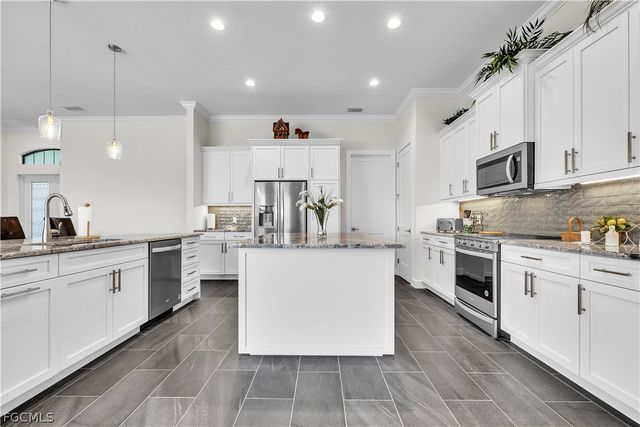 16800 Lady Diana CT, Cape Coral, FL 33991