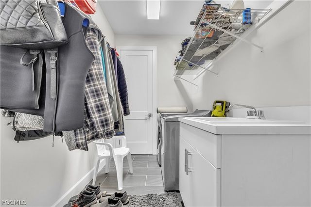 16800 Lady Diana CT, Cape Coral, FL 33991