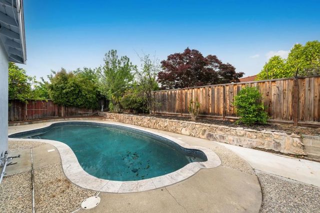 702 Royal Glen Drive, San Jose, CA 95133