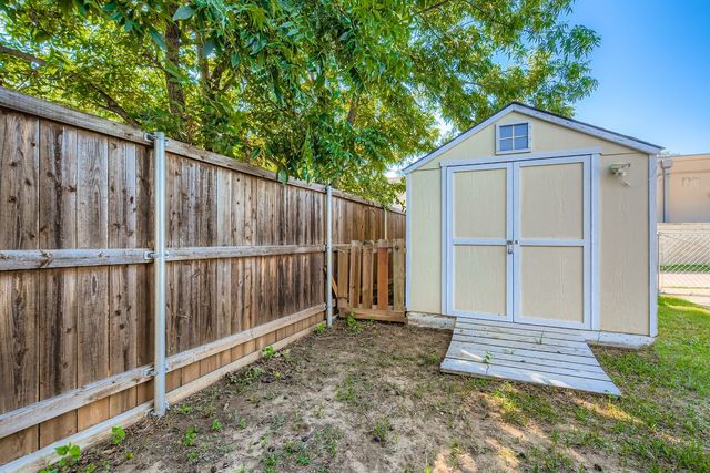 1306 Maplewood Drive, Lewisville, TX 75067