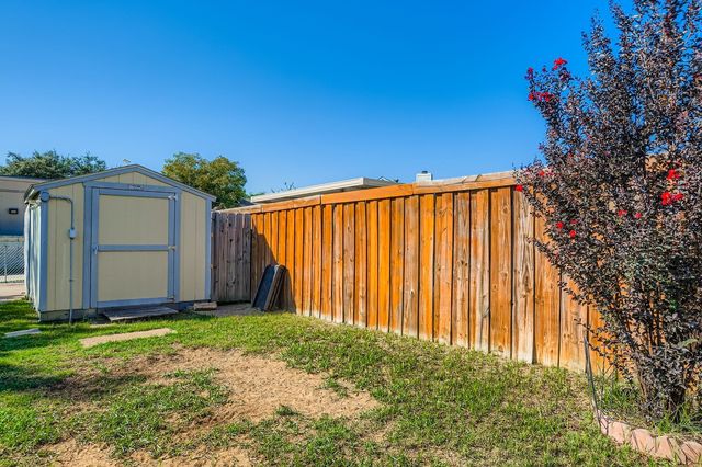 1306 Maplewood Drive, Lewisville, TX 75067