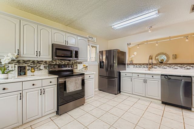 1306 Maplewood Drive, Lewisville, TX 75067