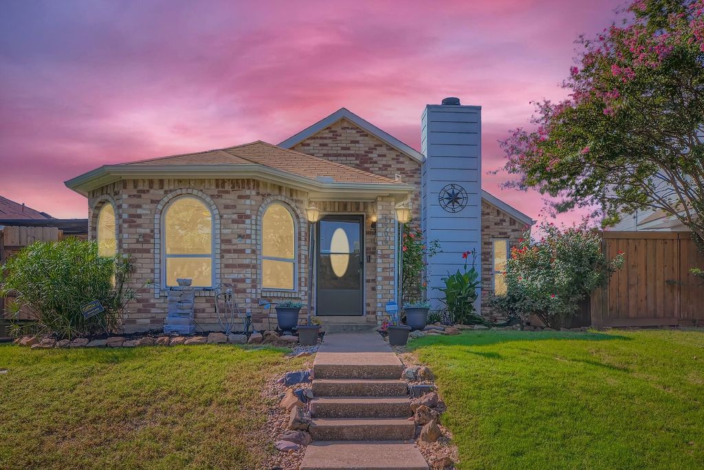 1306 Maplewood Drive, Lewisville, TX 75067