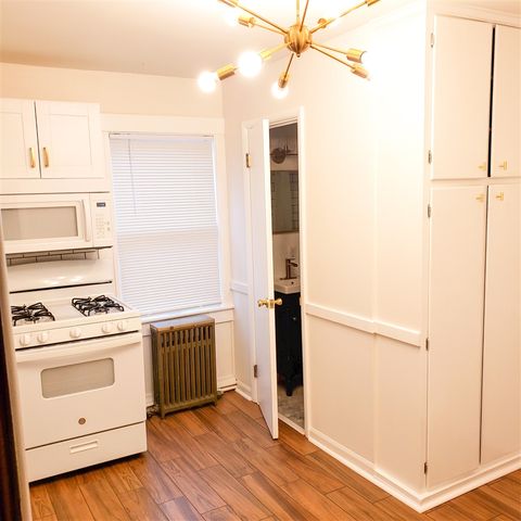 226 College Avenue, Grand Rapids, MI 49503