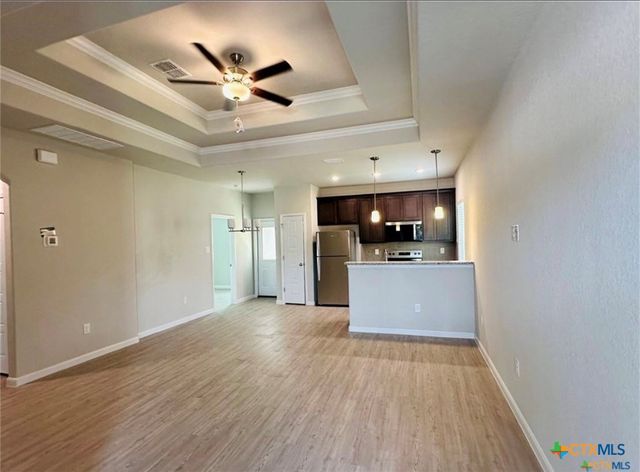 516 Hudson St, Seguin, TX 78155