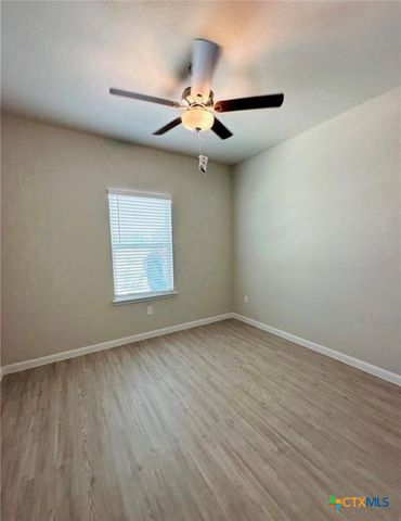 516 Hudson St, Seguin, TX 78155