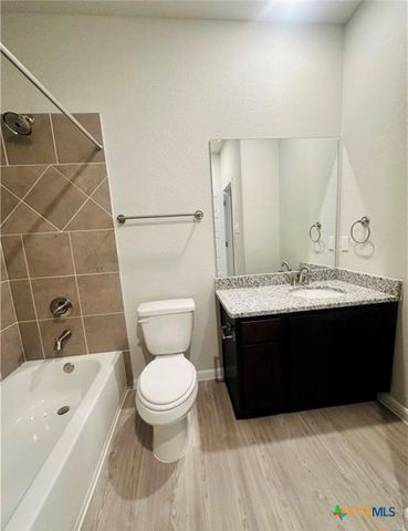 516 Hudson St, Seguin, TX 78155