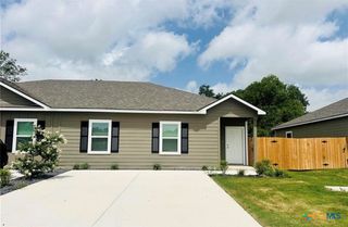 516 Hudson St, Seguin, TX 78155