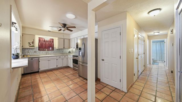 439 Wagon Train Drive SE, Rio Rancho, NM 87124
