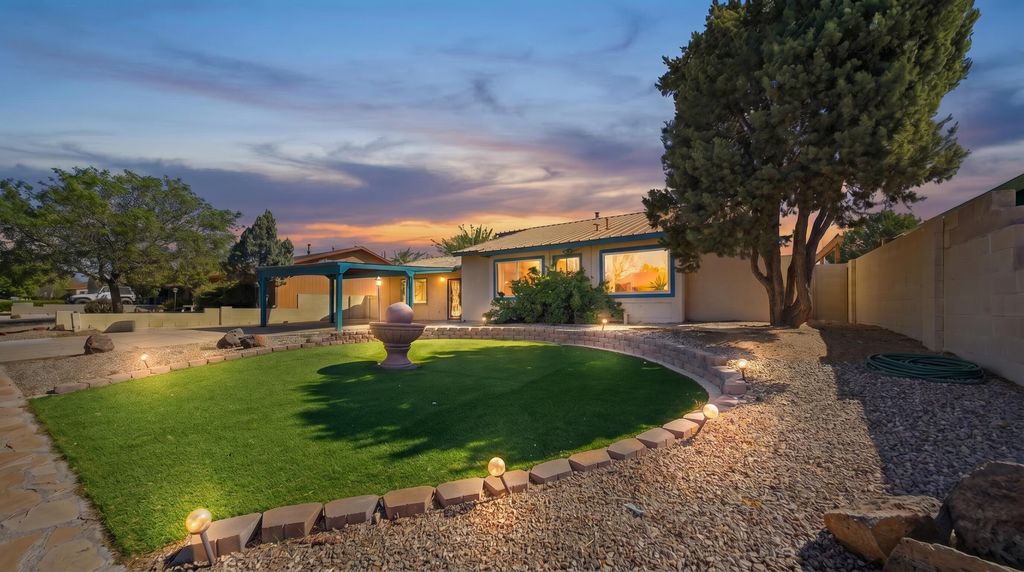 439 Wagon Train Drive SE, Rio Rancho, NM 87124