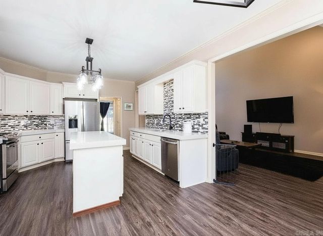 6520 W Caribbean Drive, Benton, AR 72019