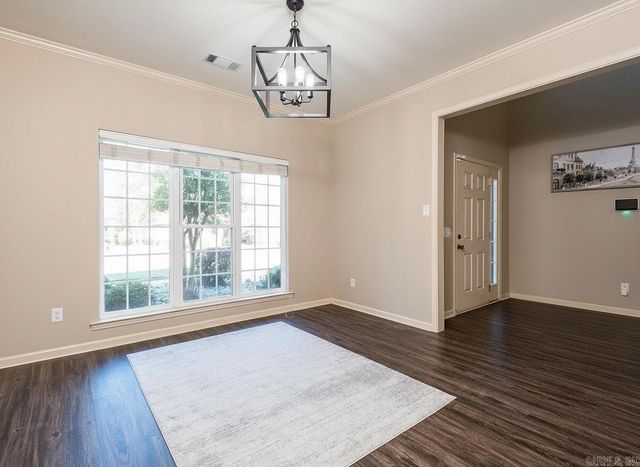 6520 W Caribbean Drive, Benton, AR 72019