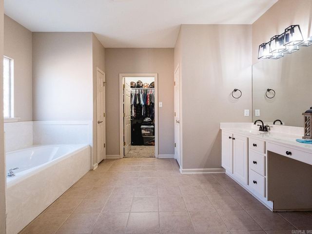 6520 W Caribbean Drive, Benton, AR 72019