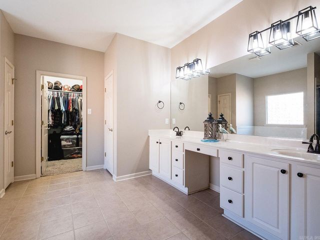 6520 W Caribbean Drive, Benton, AR 72019