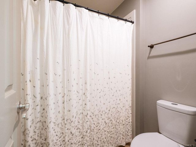 6520 W Caribbean Drive, Benton, AR 72019