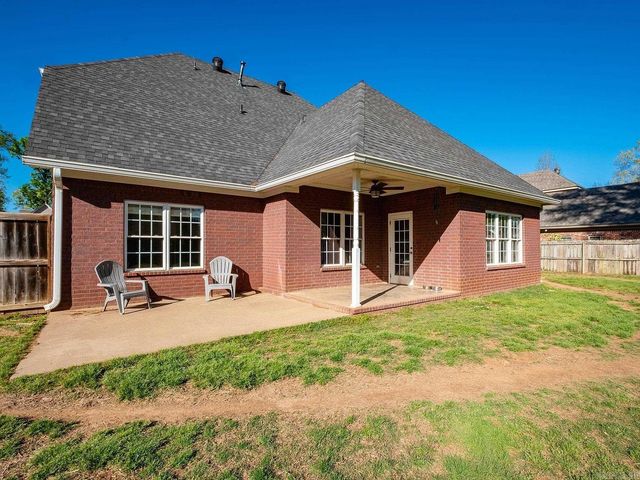 6520 W Caribbean Drive, Benton, AR 72019