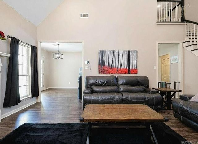 6520 W Caribbean Drive, Benton, AR 72019