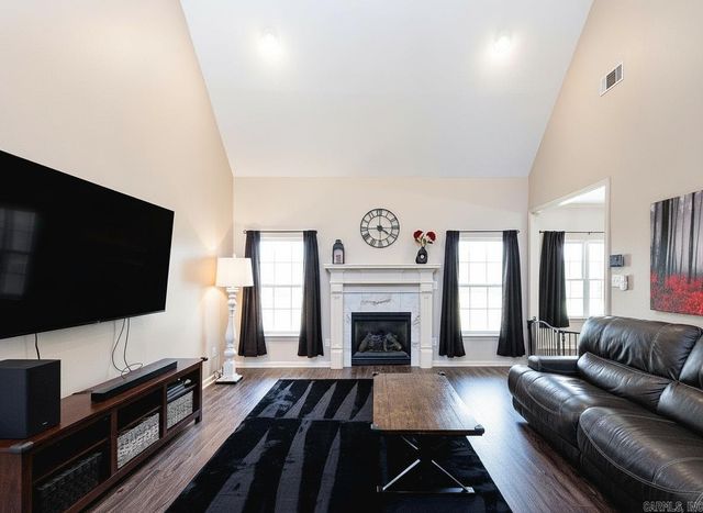 6520 W Caribbean Drive, Benton, AR 72019