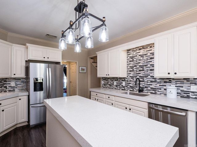 6520 W Caribbean Drive, Benton, AR 72019