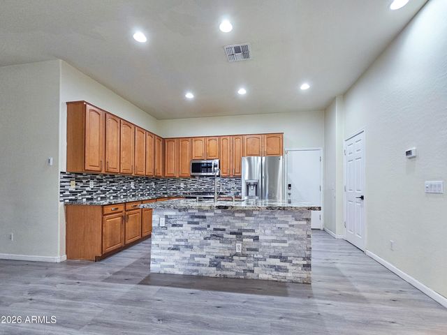991 E TAURUS Place, Chandler, AZ 85249