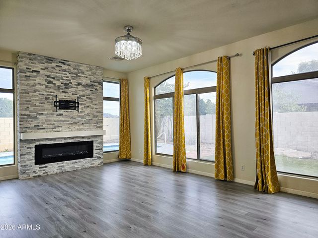 991 E TAURUS Place, Chandler, AZ 85249