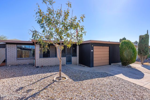 1821 S Rocky Mountain Drive, Tucson, AZ 85710