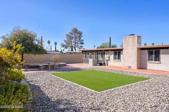 1821 S Rocky Mountain Drive, Tucson, AZ 85710