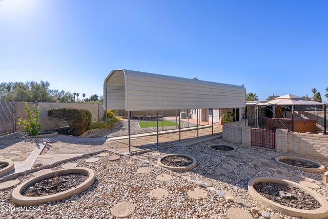 1821 S Rocky Mountain Drive, Tucson, AZ 85710