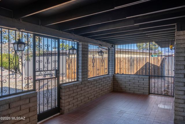 1821 S Rocky Mountain Drive, Tucson, AZ 85710