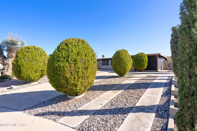 1821 S Rocky Mountain Drive, Tucson, AZ 85710