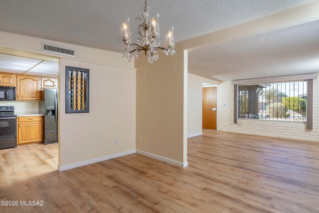 1821 S Rocky Mountain Drive, Tucson, AZ 85710